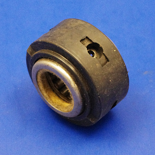 Rubber encased needle roller bearing with felt channels
