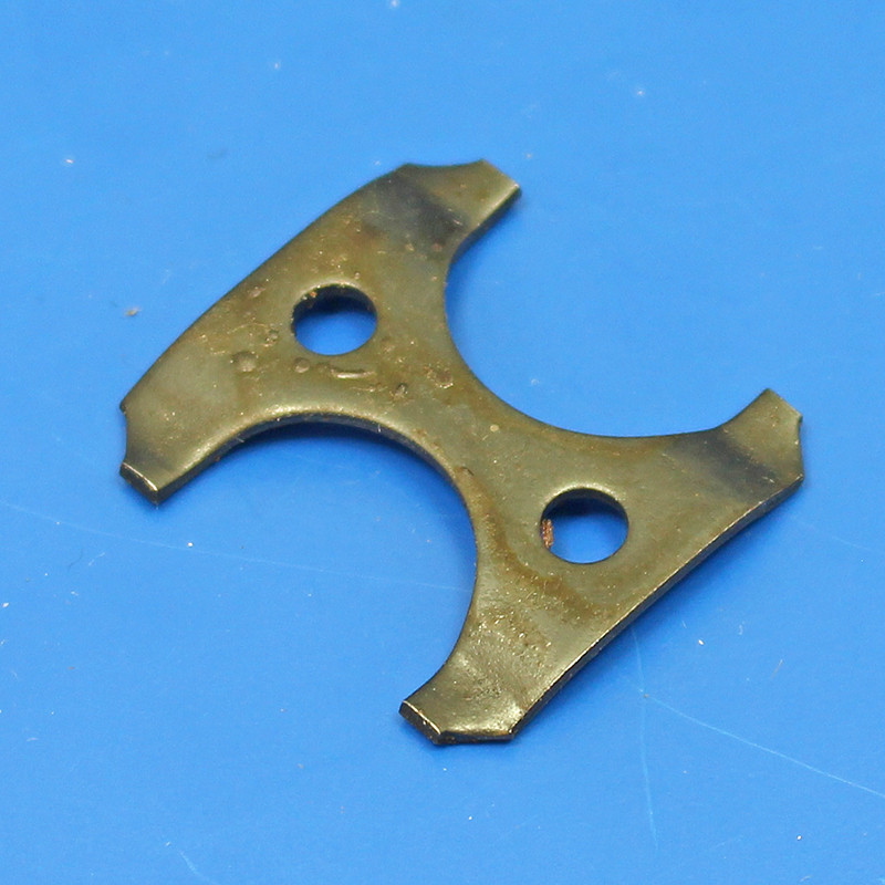 Valve retaining spring plate
