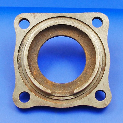 100E4675C diff pinion retainer Rear Axle and Drive Shaft Classic