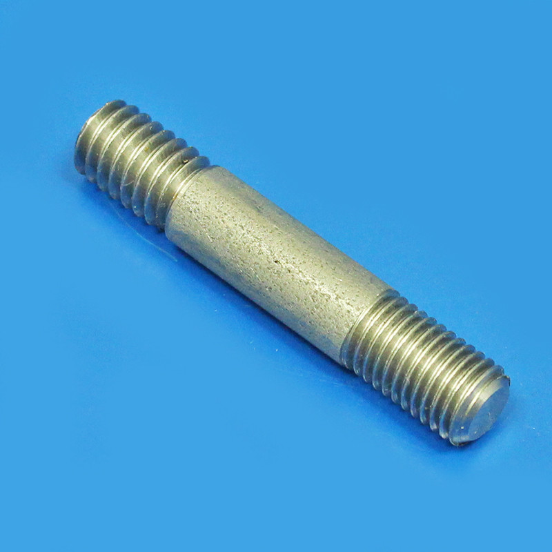 Manifold stud