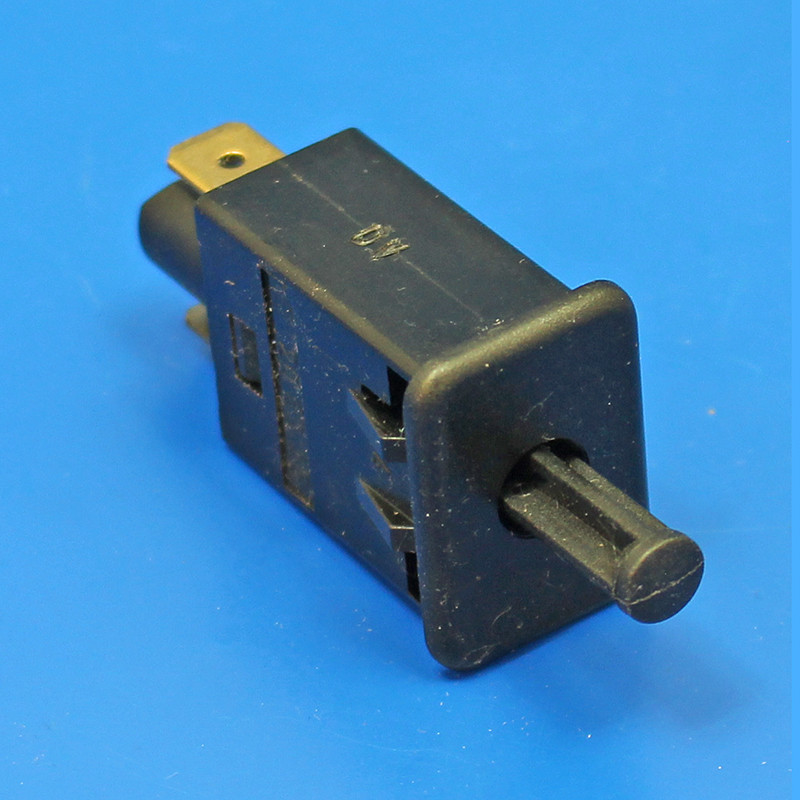 Push contact switch
