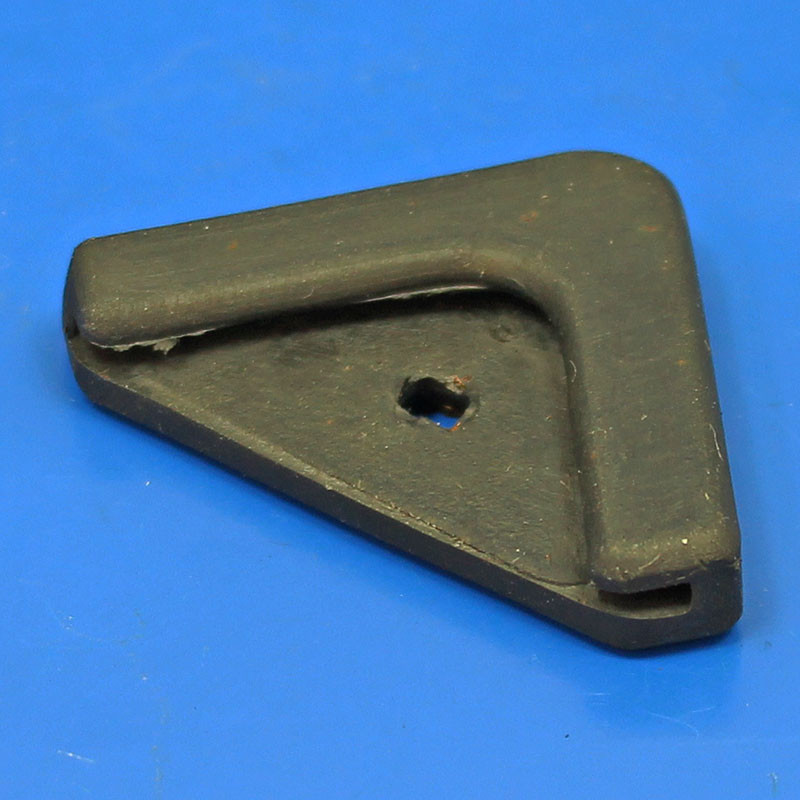 Rubber bonnet corner - With metal bonded insert