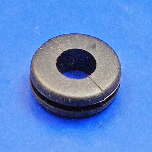 Rubber grommets WITH hole - 9.5mm panel hole - 100 pieces